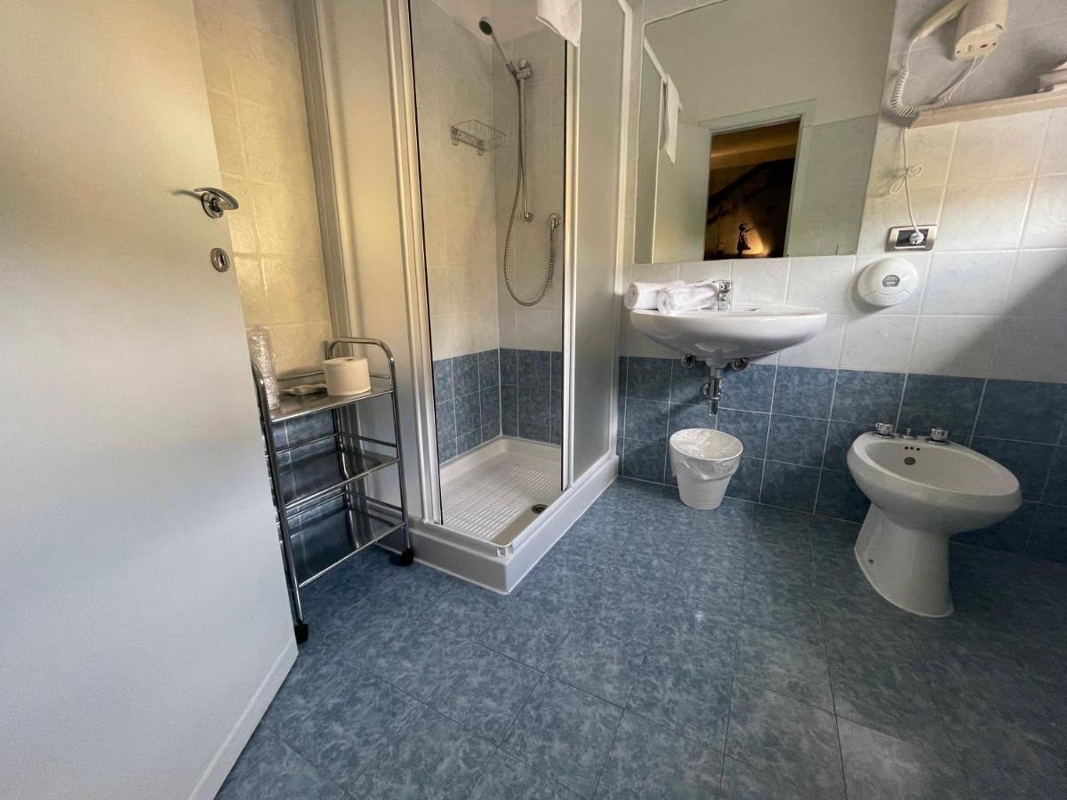 Lake Garda Hostel ซาโล ภายนอก รูปภาพ