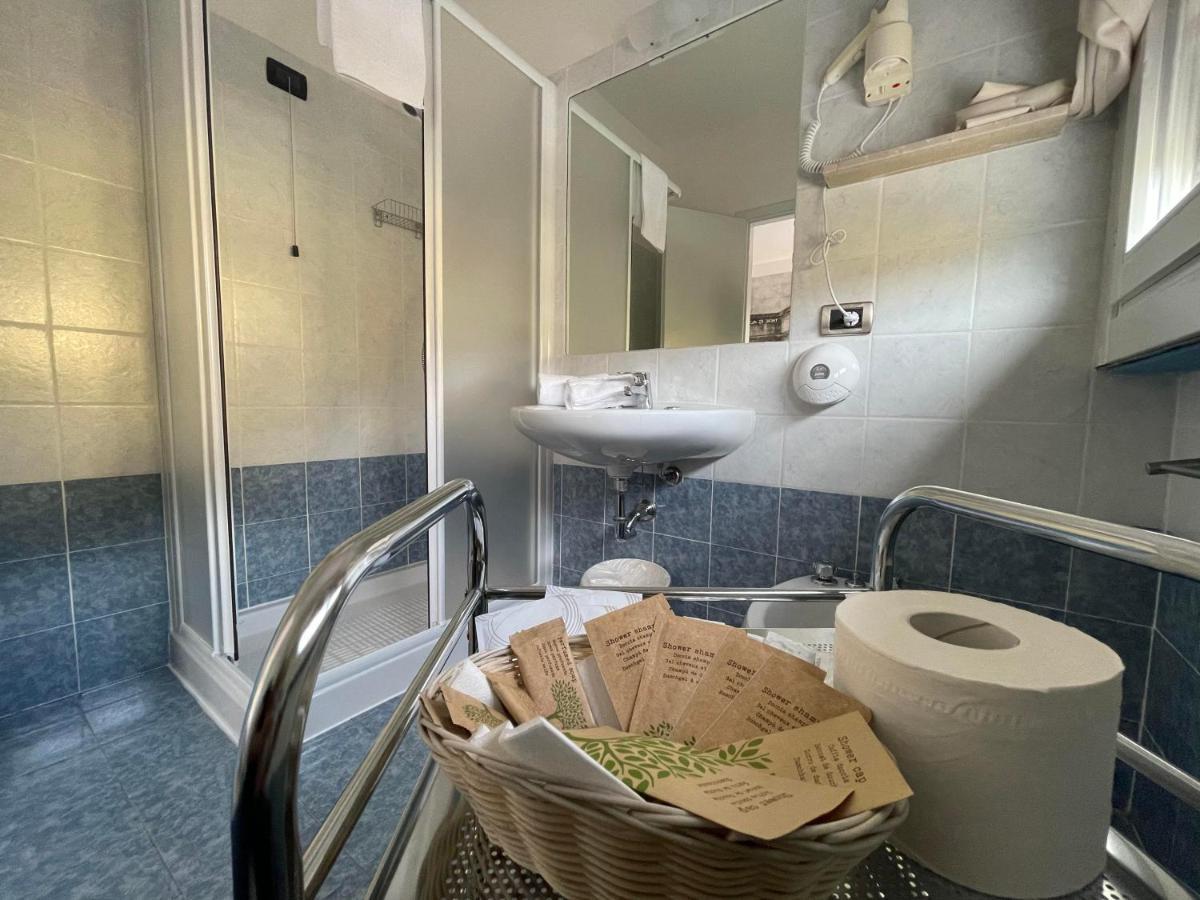 Lake Garda Hostel ซาโล ภายนอก รูปภาพ