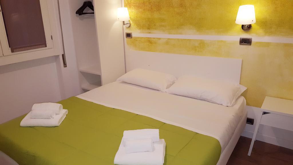 Lake Garda Hostel ซาโล ภายนอก รูปภาพ