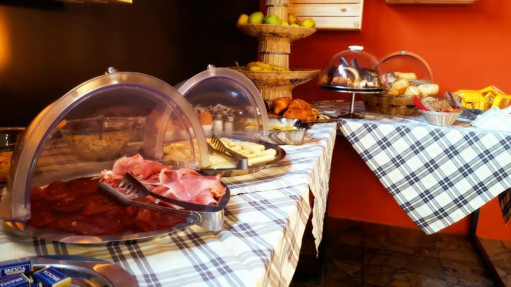 Lake Garda Hostel ซาโล ภายนอก รูปภาพ