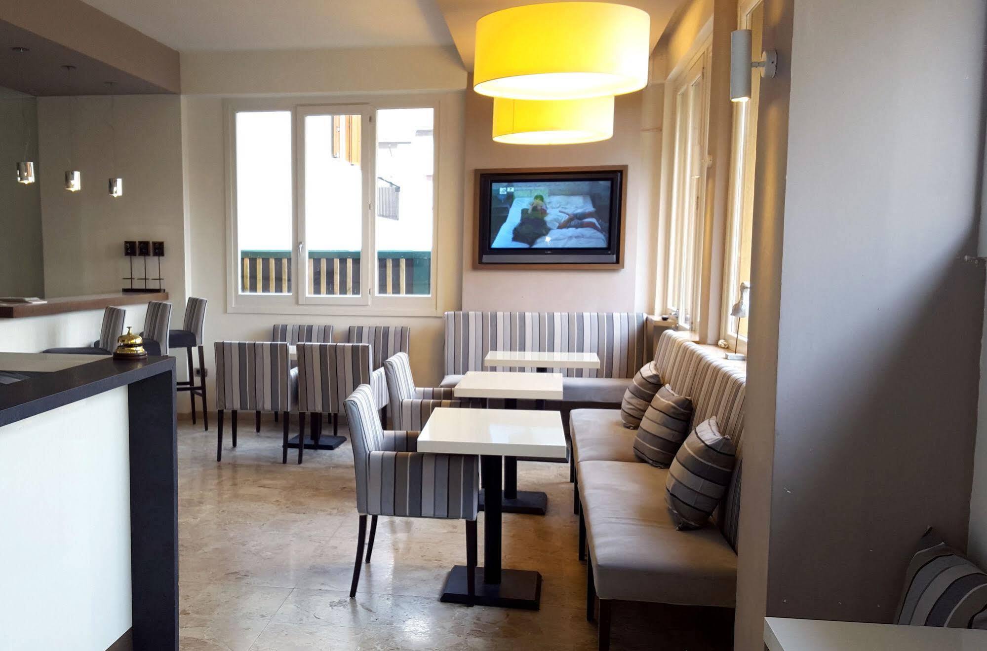 Lake Garda Hostel ซาโล ภายนอก รูปภาพ