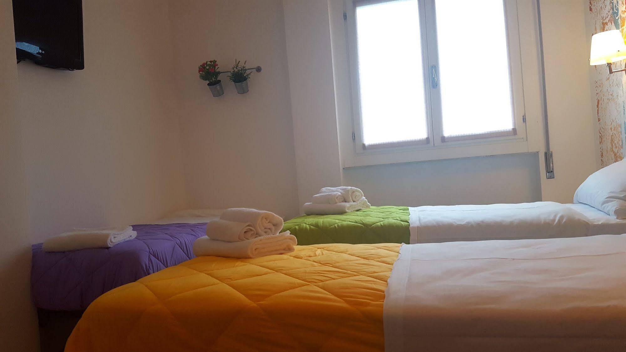 Lake Garda Hostel ซาโล ภายนอก รูปภาพ